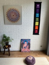 Inner Peace een visueel rustpunt in de meditatieruimte van Myriam te Heusden-Zolder.
-
uitvoering: Eliane Kunnen, 70x70cm