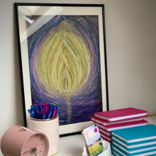 'Inner Light' - ..dit schilderij van Eliane brengt een kalmerende en inspirerende sfeer in mijn coachpraktijk met zijn zachte vormen en kleuren .. en ik word er zelf heel happy van. @Sofie Hermans, HR professional & loopbaancoach - zie ook blog: https://www.bronkracht.be/blog/2023/10/hoe-kunst-werkt-in-de-praktijk-bij-coaches-en-therapeuten